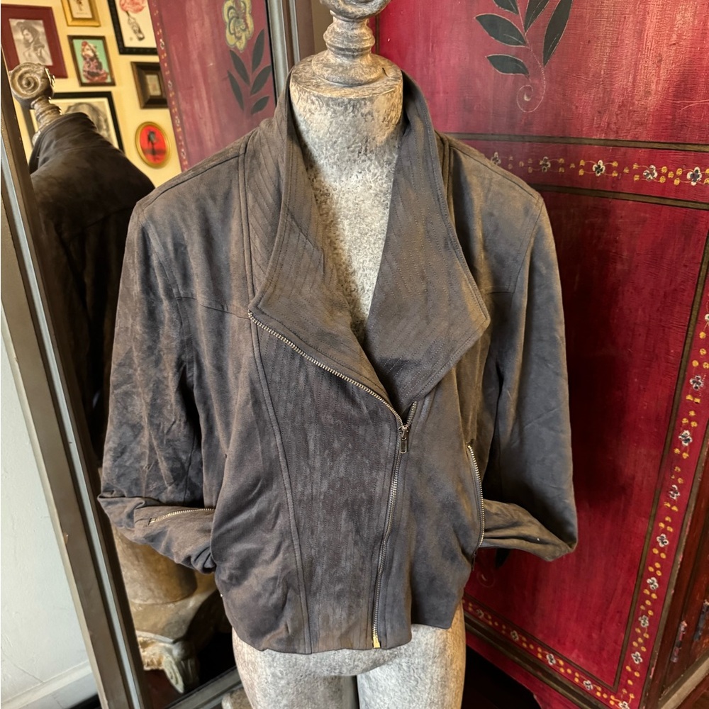 Lulu’s suede jacket - Picture 2 of 5
